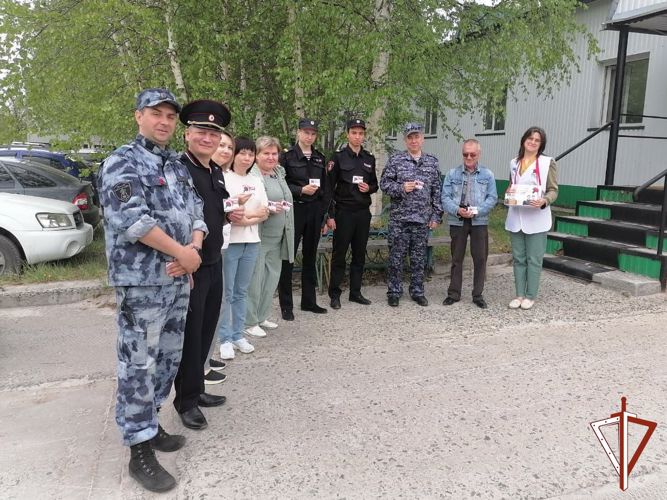 Военнослужащие и сотрудники Росгвардии приняли участие в памятных мероприятиях, посвященных Дню памяти и скорби в Югре