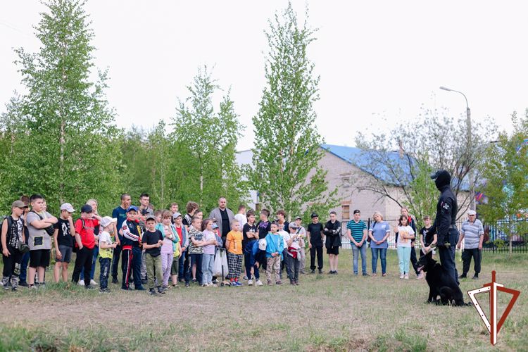 В Югре Росгвардия проводит цикл мероприятий, посвященных Международному дню защиты детей
