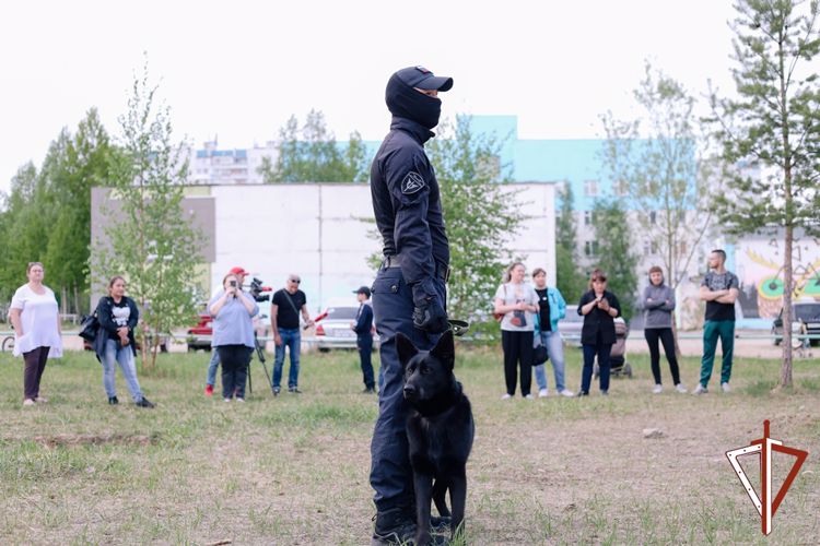 В Югре Росгвардия проводит цикл мероприятий, посвященных Международному дню защиты детей