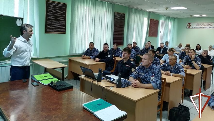 Росгвардия организовала цикл встреч с представителями просветительской организации «Российское общество «Знание»» в Югре