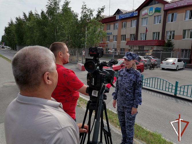 Росгвардия рассказала югорским журналистам о профилактике квартирных краж (видео)