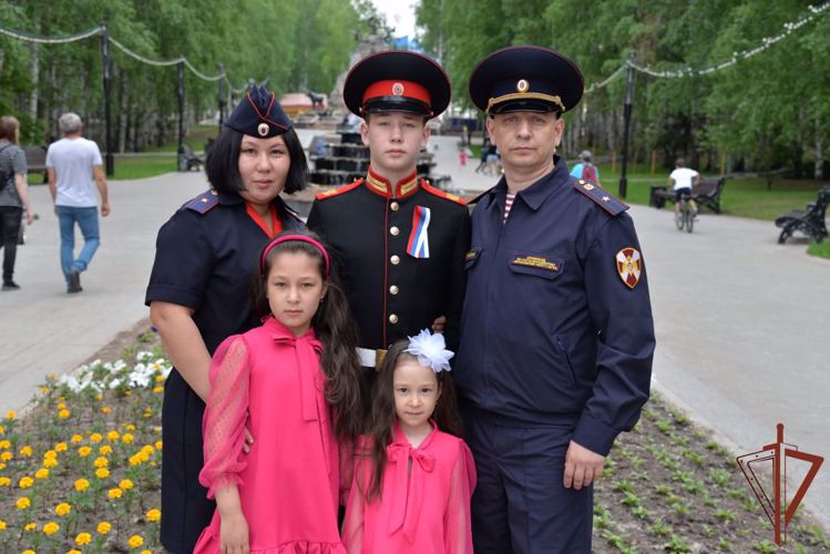 Ко Дню семьи, любви и верности семья росгвардейцев приняла участие в съемках программы телеканала «Югра» (видео)
