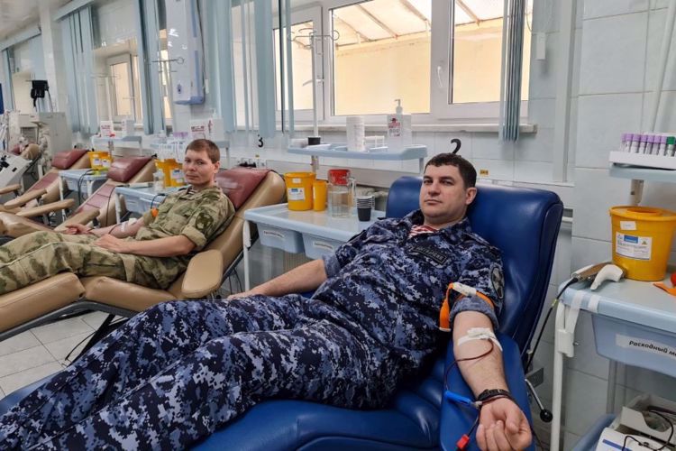 Более 20-ти росгвардейцев пополнили банк крови медучреждений Югры