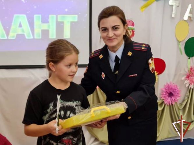 Росгвардейцы Югры приняли участие в благотворительной акции «Собери ребенка в школу»