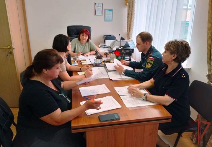Росгвардия рассказала журналистам Югры о проверке объектов образования к новому учебному году (видео)