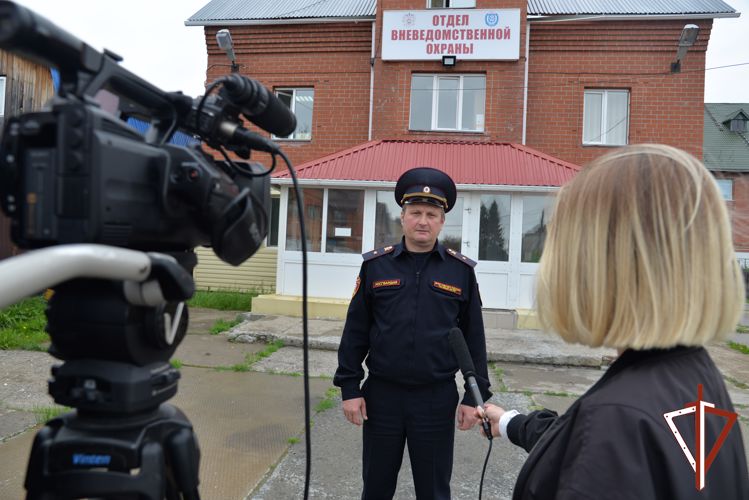 Росгвардия показала журналистам, как работает группа задержания при поступлении сигнала «Тревога» с охраняемого объекта