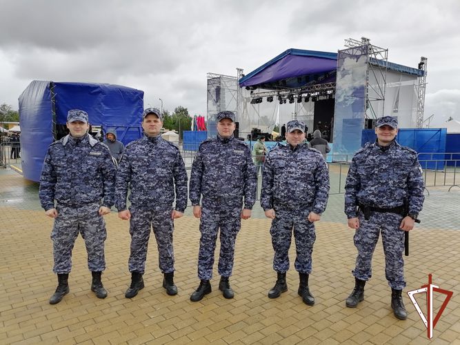 В Югре Росгвардия обеспечила безопасность праздничных мероприятий 
