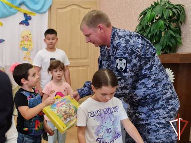 Росгвардейцы Югры приняли участие в благотворительной акции «Собери ребенка в школу»