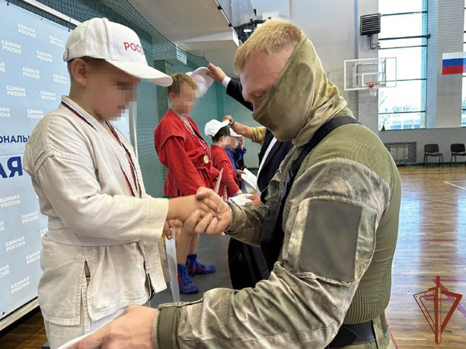 Показательные выступления провели росгвардейцы в Мелитополе