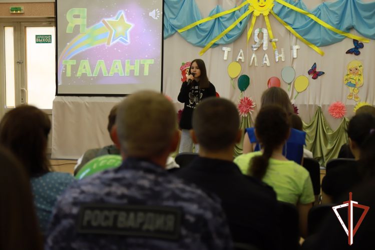 Росгвардейцы Югры приняли участие в благотворительной акции «Собери ребенка в школу»