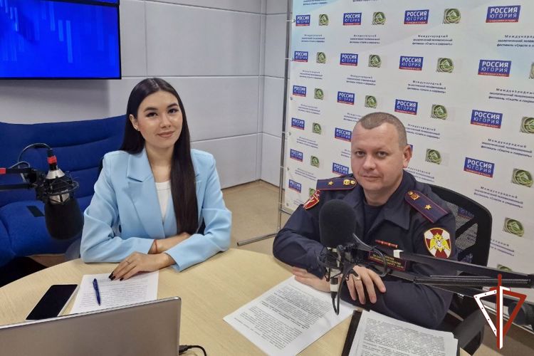 Офицер Росгвардии проинформировал граждан об изменениях в законодательстве «Об оружии» в эфире радиостанции «Югория» 