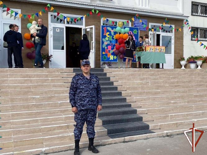 Росгвардия обеспечила безопасность проведения торжественных линеек, посвященных Дню знаний в Югре 