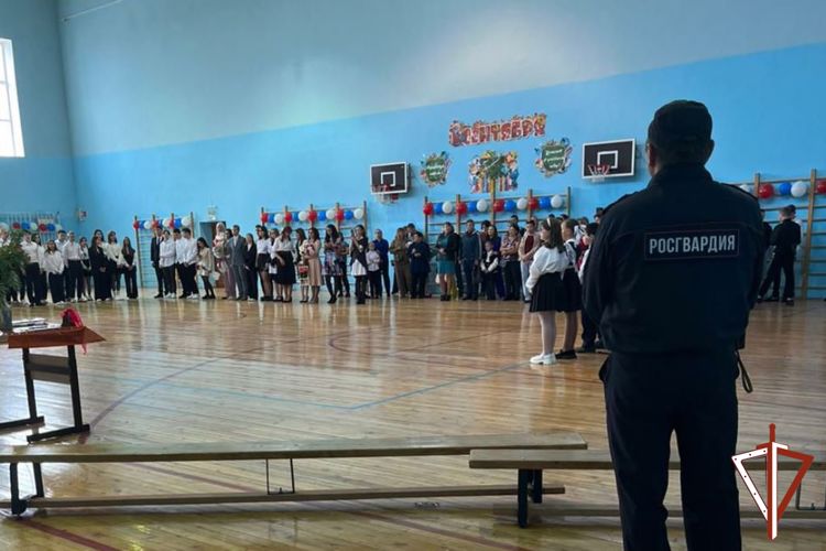 Росгвардия обеспечила безопасность проведения торжественных линеек, посвященных Дню знаний в Югре