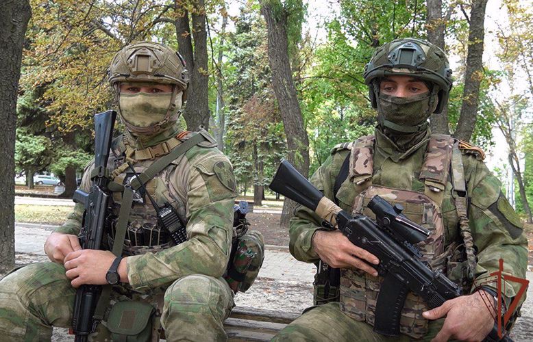 Росгвардейцы в Донецке вывели людей из-под обстрела и помогли раненым 