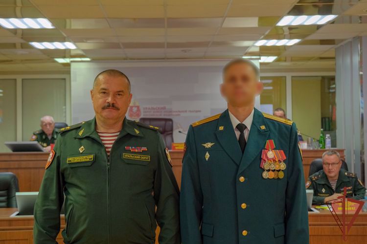 Офицерам Уральского округа Росгвардии вручены государственные награды