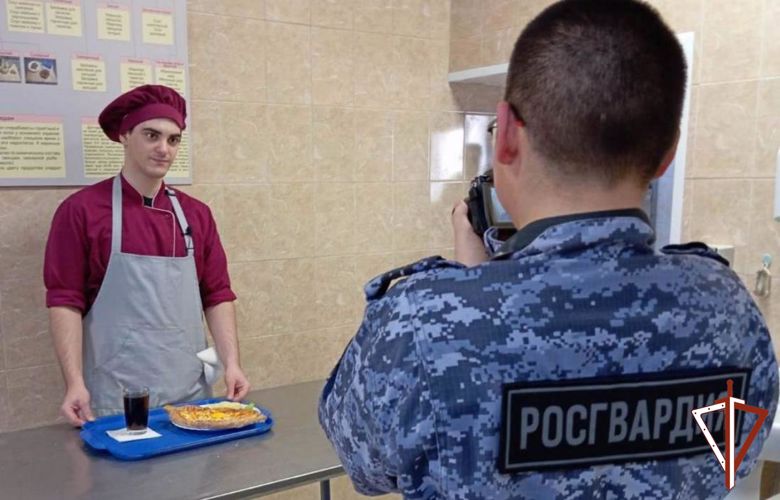 К всероссийской ведомственной акции «Кухни народов России» присоединились росгвардейцы на Урале (видео)