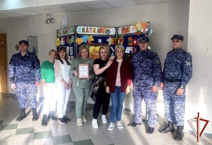 В Югре Росгвардия поздравила педагогов с Международным днём учителя