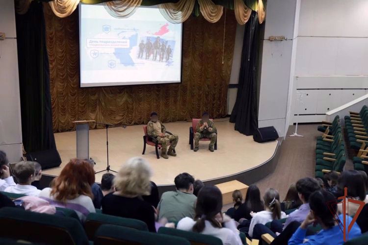 Офицеры Росгвардии – участники специальной военной операции провели встречи с юными югорчанами 