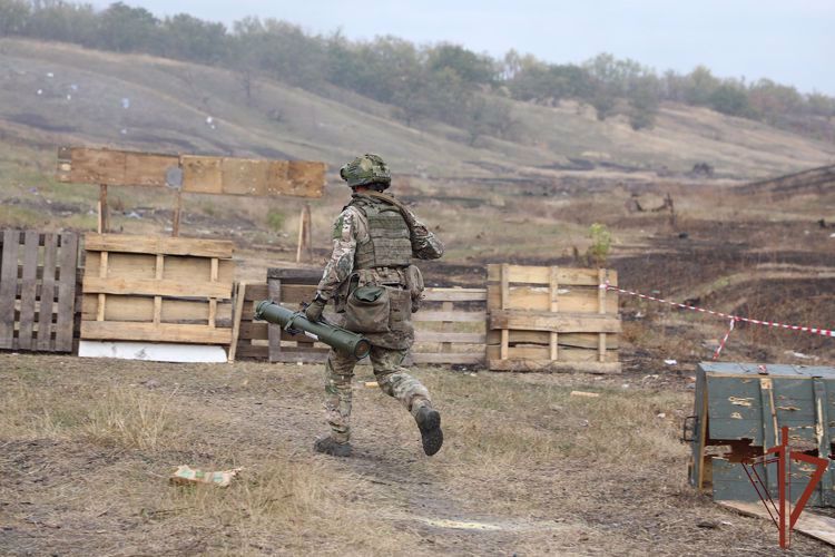 Тактико-специальные занятия с огнемётчиками Росгвардии прошли в ЛНР (видео) 