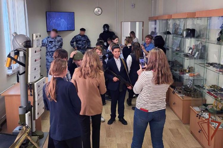 Офицеры Росгвардии – участники специальной военной операции провели встречи с юными югорчанами 