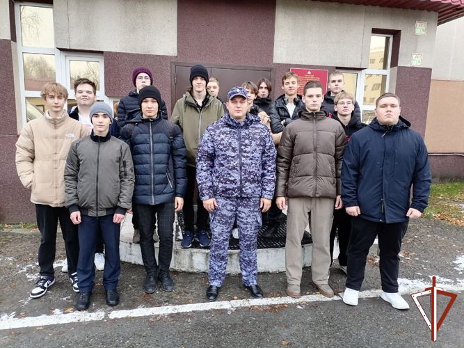 Сотрудники вневедомственной охраны Росгвардии познакомили юных югорчан со своей службой