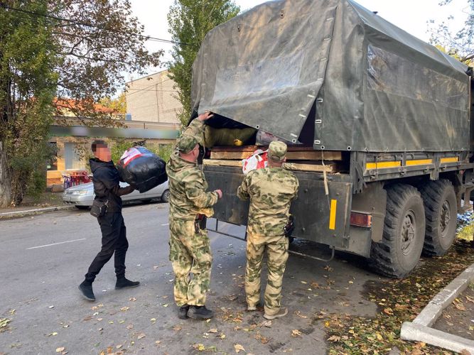 Росгвардейцы доставили гуманитарный груз в отдаленные районы Херсонской области 