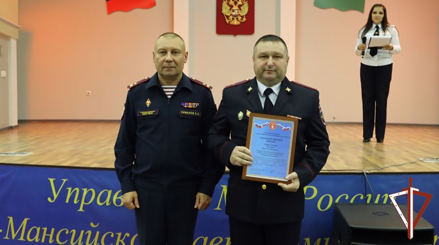 Начальник Управления Росгвардии по ХМАО ­– Югре полковник полиции Евгений Симаков принял участие в торжественном мероприятии к 100-летию службы участковых уполномоченных полиции