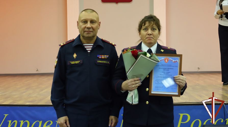 Начальник Управления Росгвардии по ХМАО ­– Югре полковник полиции Евгений Симаков принял участие в торжественном мероприятии к 100-летию службы участковых уполномоченных полиции