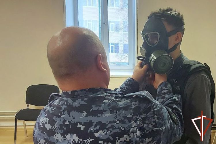 Сотрудники вневедомственной охраны Росгвардии провели День открытых дверей, посвященный легендарному оружейному конструктору Михаилу Калашникову