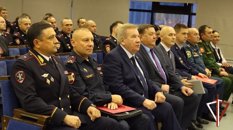 Начальник Управления Росгвардии по ХМАО ­– Югре полковник полиции Евгений Симаков принял участие в торжественном мероприятии к 100-летию службы участковых уполномоченных полиции