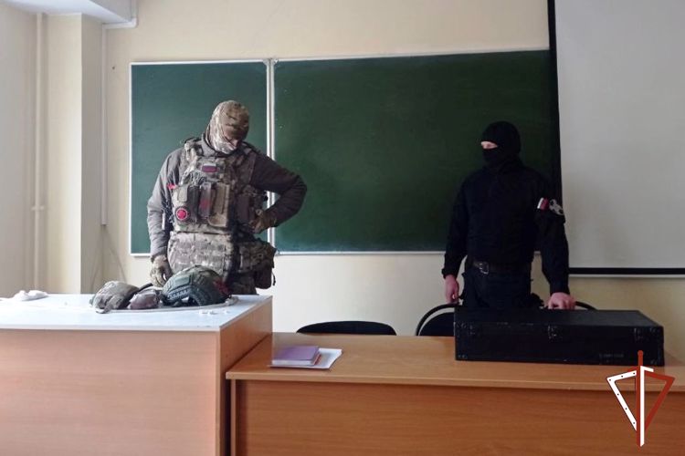 В преддверии Дня народного единства росгвардейцы провели встречу со студентами Югорского государственного университета