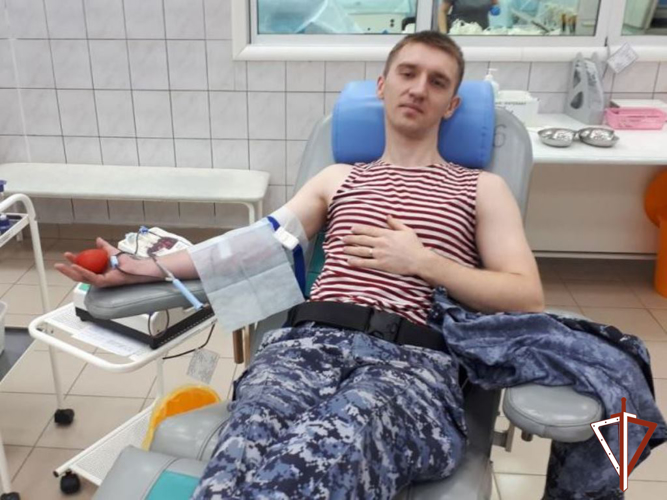 Росгвардия в рамках акции «С Новым годом, служба крови!» пополнила банк донорской крови медицинских учреждений Югры