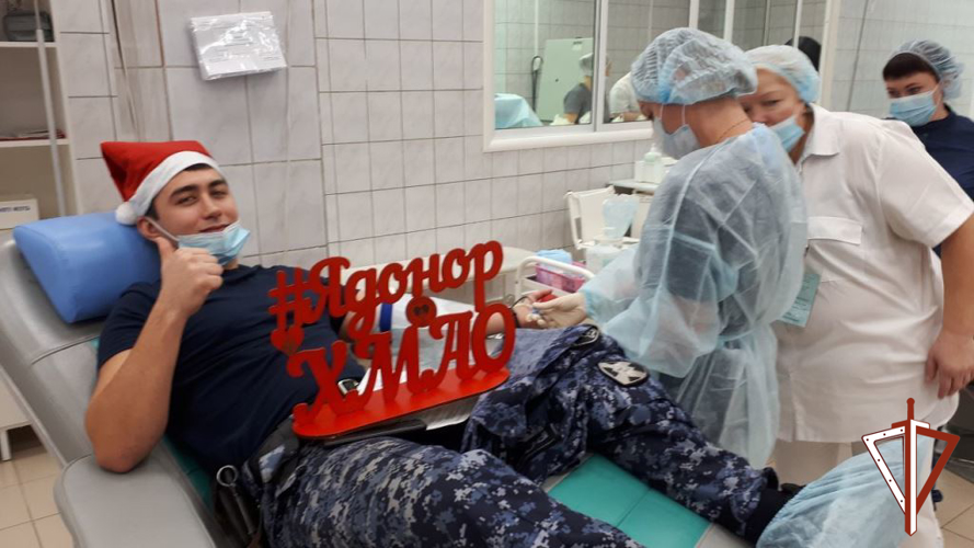 Росгвардия в рамках акции «С Новым годом, служба крови!» пополнила банк донорской крови медицинских учреждений Югры