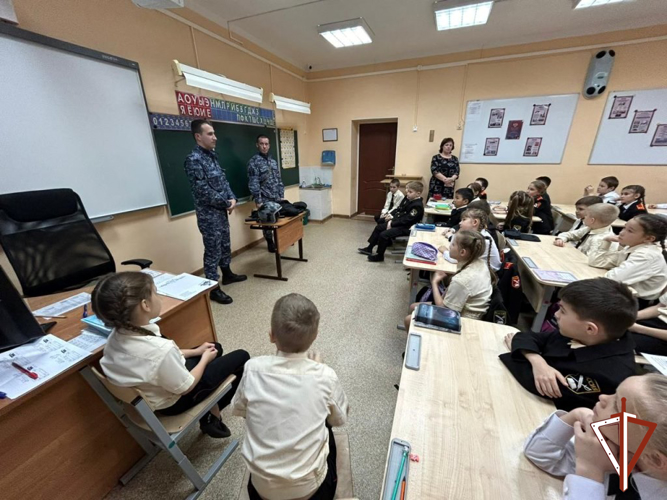 Росгвардейцы в Югре приняли участие в юбилейных мероприятиях, посвященных 30-летию со Дня принятия Конституции России 