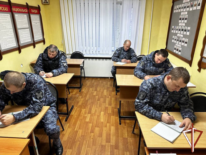 Росгвардейцы в Югре приняли участие в юбилейных мероприятиях, посвященных 30-летию со Дня принятия Конституции России