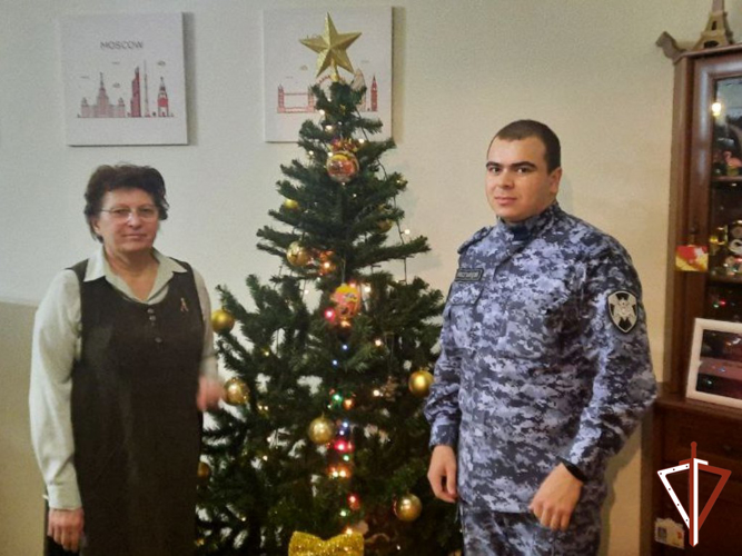 В преддверии Нового года сотрудники Росгвардии навестили семьи погибших товарищей, проживающих в Югре