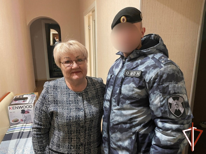 В преддверии Нового года сотрудники Росгвардии навестили семьи погибших товарищей, проживающих в Югре