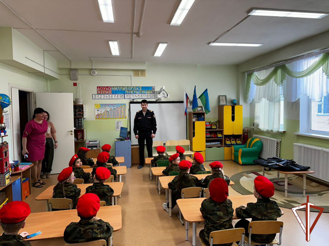 Росгвардейцы провели патриотические мероприятия для воспитанников движения «Гвардейская смена» в Югре