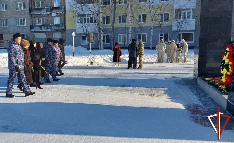 Военнослужащие и сотрудники Росгвардии в Югре почтили память россиян, исполнявших служебный долг за пределами Отечества