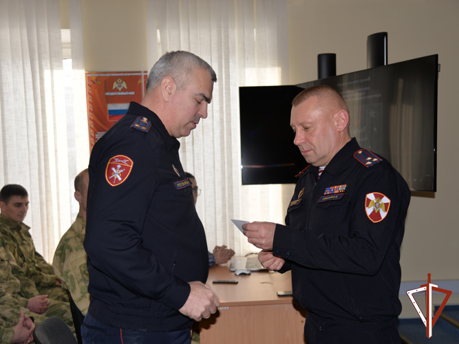 Военнослужащие и сотрудники Росгвардии приняли участие в памятных мероприятиях, посвященных Дню защитника Отечества в Югре