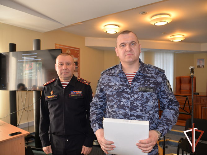 Военнослужащие и сотрудники Росгвардии приняли участие в памятных мероприятиях, посвященных Дню защитника Отечества в Югре