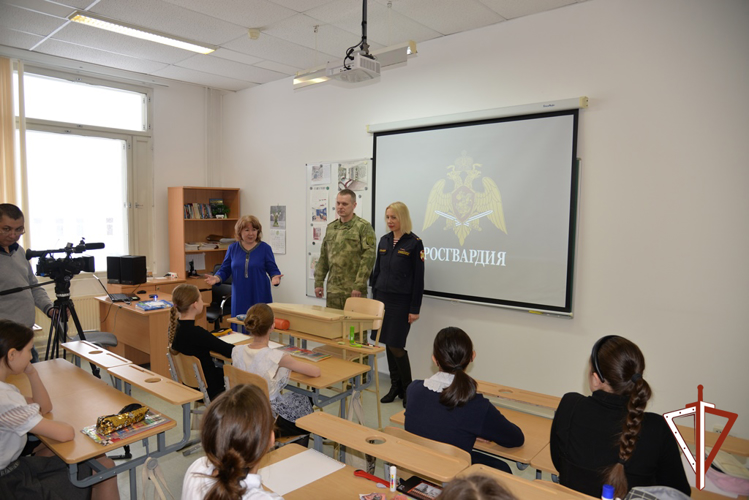 Росгвардия знакомит подшефных воспитанников образовательных учреждений Югры с порядком поступления в вузы ведомства