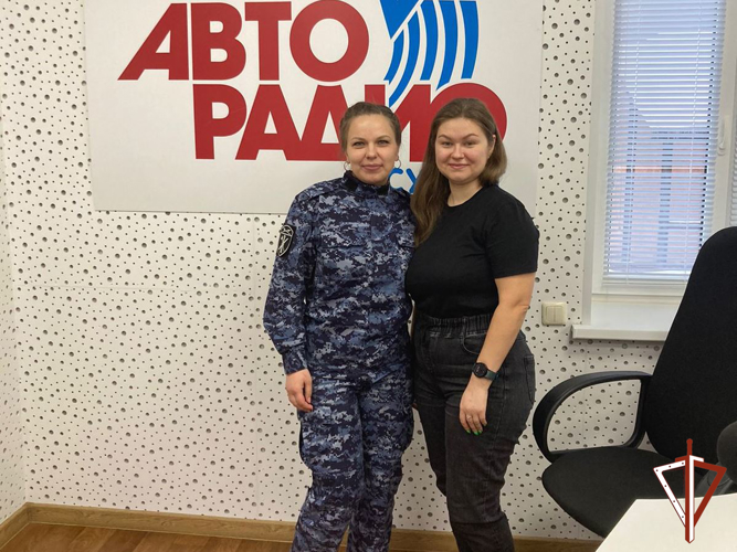 Росгвардия поздравила представителей региональных радиостанций со Всемирным днём радио в Югре