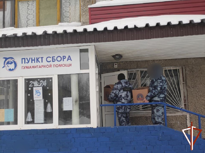 Бойцы ОМОН «Сокол – Югра» Росгвардии передали партию гуманитарного груза в районы СВО