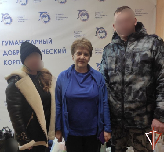 Бойцы ОМОН «Сокол – Югра» Росгвардии передали партию гуманитарного груза в районы СВО