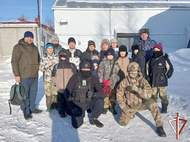 Бойцы ОМОН «Сокол – Югра» проводят военно-патриотические мероприятия для воспитанников движения «Гвардейская смена» в Югре