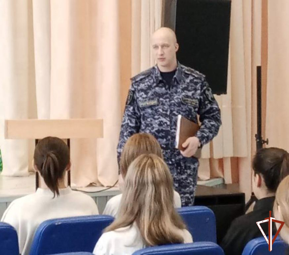 Росгвардия рассказывает школьникам в Югре  о специальностях в ведомственных вузах 