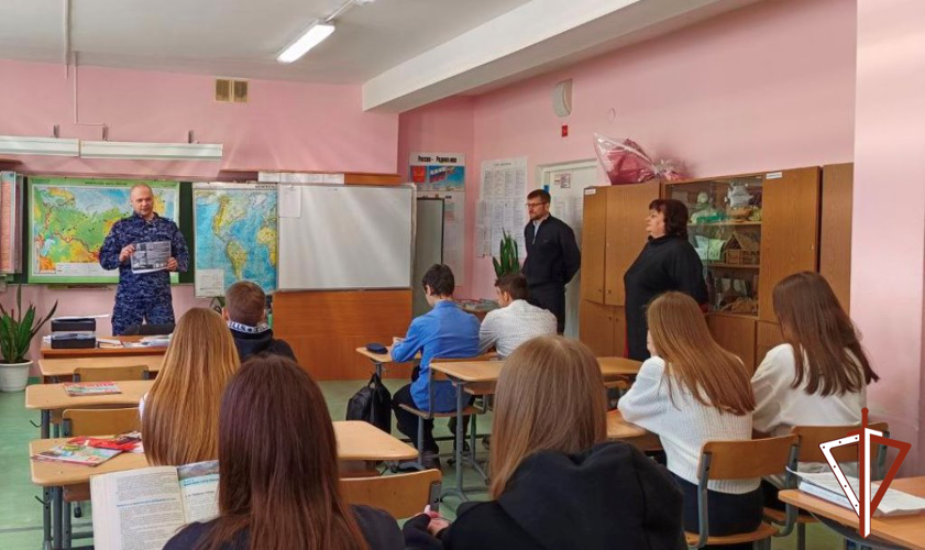 Росгвардия рассказывает школьникам в Югре  о специальностях в ведомственных вузах 