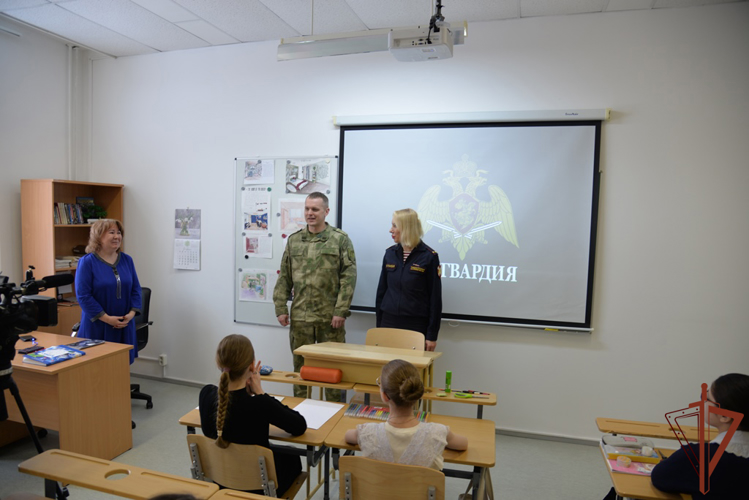 Росгвардия присоединилась ко всероссийской патриотической акции «Письмо солдату» в Югре 