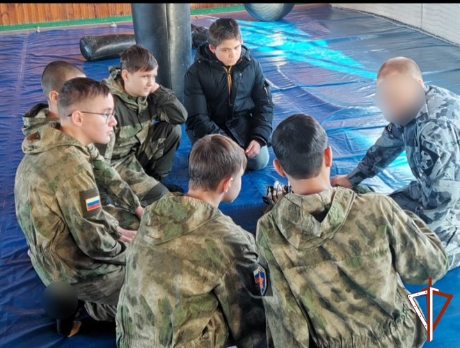 Бойцы ОМОН «Сокол – Югра» проводят военно-патриотические мероприятия для воспитанников движения «Гвардейская смена» в Югре